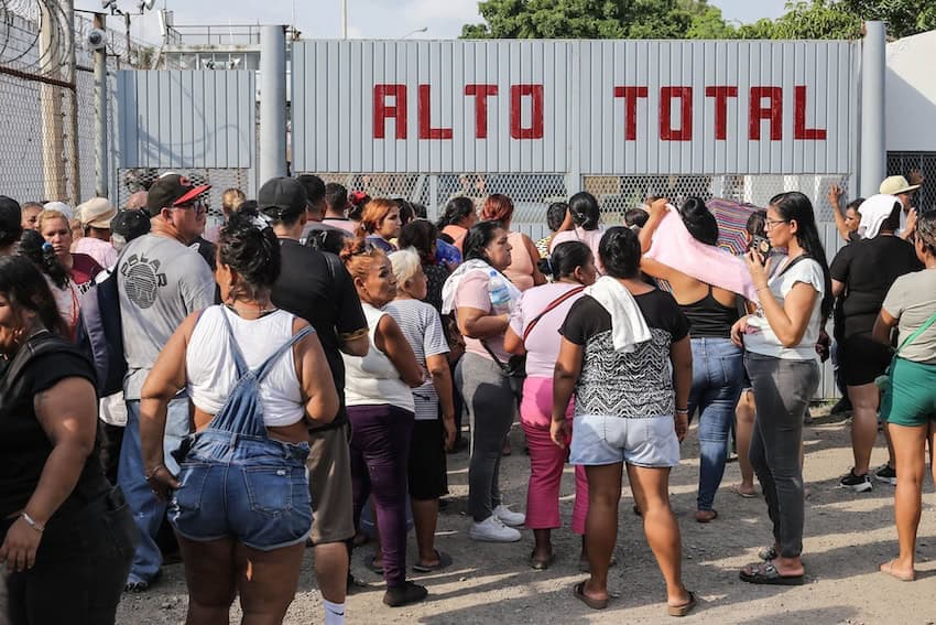 Inmates’ families gather outside El Castillo prison in Mazatlán, Sinaloa, to demand information about their loved ones.