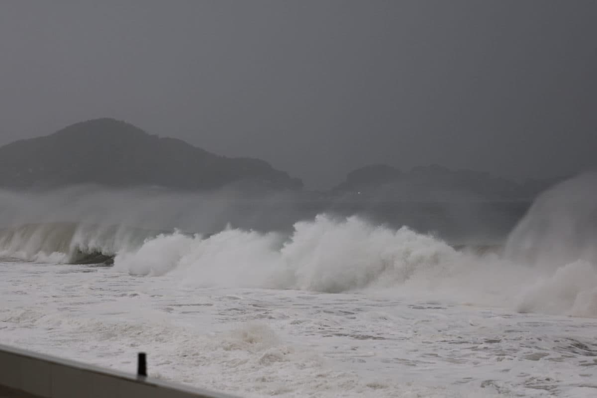 Waves hit the waterfront as Hurricane Simon approaches Mexico’s Pacific coast, bringing heavy rain and strong winds to Manzanillo, on 11 October.